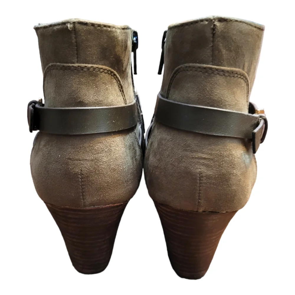 Report Galiana Wedge Booties NWOT Faux Suede Olive Green Wedge Boots Size 7.5
